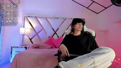 Snapshot of thanier_18 chatting on March 25, 7:20 pm thanier_18 online show from March 25, 7:20 pm