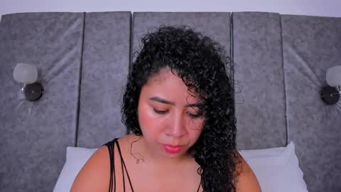 Snapshot of thara_webstter chatting on February 11, 11:04 am thara webstter online show from February 11, 11:04 am