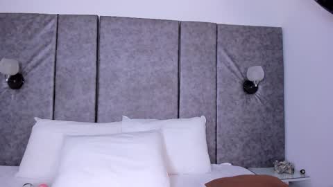 Snapshot of thara_webstter chatting on February 14, 11:29 am thara webstter online show from February 14, 11:29 am