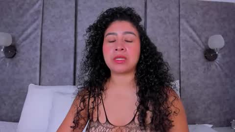 Snapshot of thara_webstter chatting on March 6, 11:39 am thara webstter online show from March 6, 11:39 am