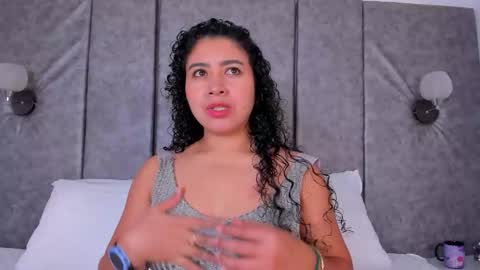 Snapshot of thara_webstter chatting on March 19, 11:14 am thara webstter online show from March 19, 11:14 am