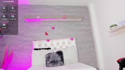 Snapshot of thararouse chatting on February 19, 3:27 pm Thara Rouse online show from February 19, 3:27 pm