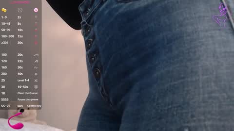 THAYSSA ROSS online show from November 30, 2:43 pm