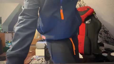 Snapshot of the420duderino chatting on February 16, 6:31 am the420duderino online show from February 16, 6:31 am