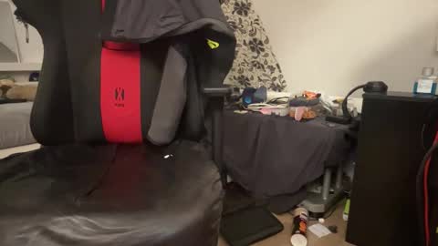 Snapshot of the420duderino chatting on March 1, 3:52 am the420duderino online show from March 1, 3:52 am