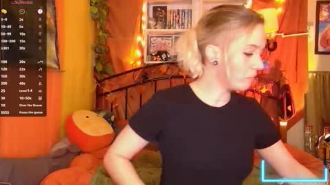 Snapshot of the_a_udacity chatting on October 1, 7:47 am the_a_udacity online show from October 1, 7:47 am