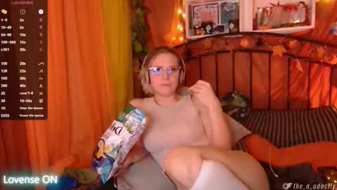 Snapshot of the_a_udacity chatting on October 16, 9:21 am the_a_udacity online show from October 16, 9:21 am