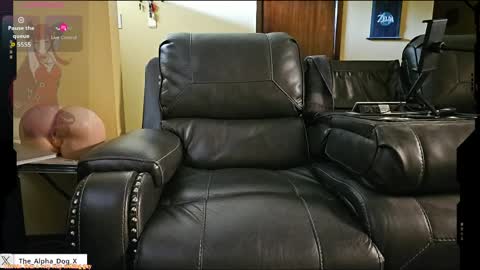 Snapshot of the_alpha_dog_xxx chatting on April 8, 4:29 pm the_alpha_dog_xxx online show from April 8, 4:29 pm
