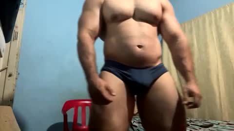 Snapshot of the_beastmuscle chatting on February 1, 3:19 am beast online show from February 1, 3:19 am