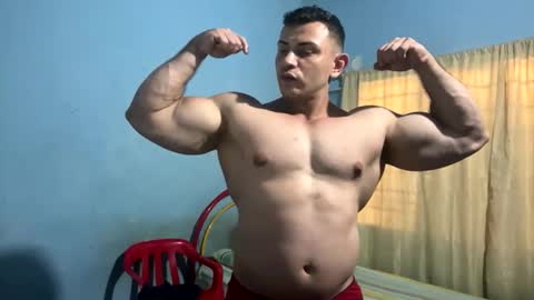 Snapshot of the_beastmuscle chatting on February 9, 7:52 pm beast online show from February 9, 7:52 pm