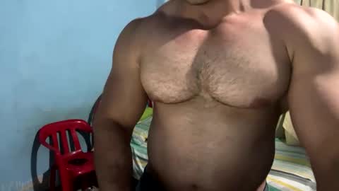 Snapshot of the_beastmuscle chatting on March 8, 3:28 am beast online show from March 8, 3:28 am