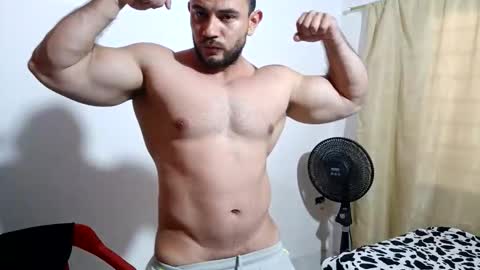 Snapshot of the_beastmuscle chatting on February 24, 6:28 pm beast online show from February 24, 6:28 pm