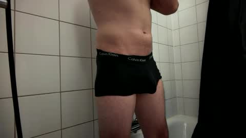 Snapshot of the_delicious_19 chatting on February 21, 2:51 pm the_delicious_19 online show from February 21, 2:51 pm