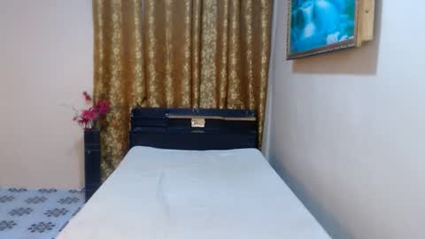 Snapshot of the_girl_nxt_door chatting on December 16, 3:00 am samm online show from December 16, 3:00 am