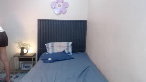 Snapshot of the_girl_nxt_door chatting on March 3, 2:28 am samm online show from March 3, 2:28 am