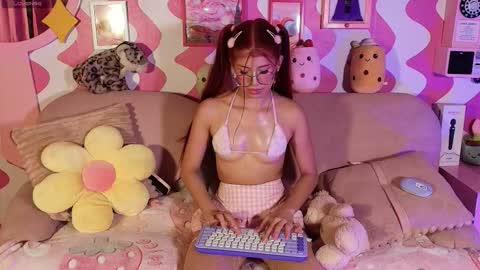 Snapshot of the_girl_with_the_red_hai chatting on November 30, 2:04 am zoe online show from November 30, 2:04 am