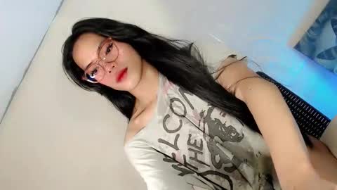 Snapshot of the_horny_bella chatting on February 17, 5:52 pm the_horny_bella online show from February 17, 5:52 pm