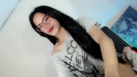 Snapshot of the_horny_bella chatting on February 26, 6:40 pm the_horny_bella online show from February 26, 6:40 pm