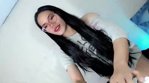 Snapshot of the_horny_bella chatting on March 23, 6:28 am the_horny_bella online show from March 23, 6:28 am