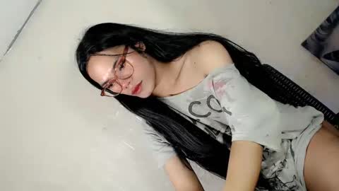 Snapshot of the_horny_bella chatting on March 27, 12:05 pm the_horny_bella online show from March 27, 12:05 pm