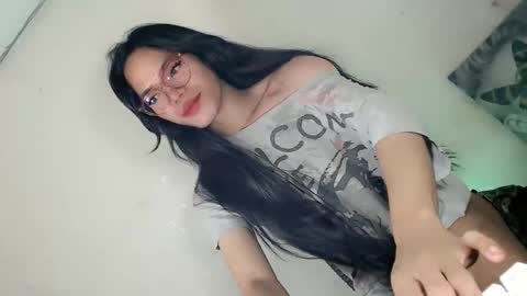 Snapshot of the_horny_bella chatting on March 28, 11:43 am the_horny_bella online show from March 28, 11:43 am