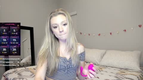 Snapshot of the_hotties chatting on December 28, 2:01 am the_hotties online show from December 28, 2:01 am