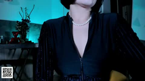 Snapshot of the_inamorata chatting on April 14, 9:32 pm Goddess Misha online show from April 14, 9:32 pm