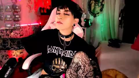 Snapshot of the_kitty_roxy chatting on October 2, 6:31 am ... ... online show from October 2, 6:31 am