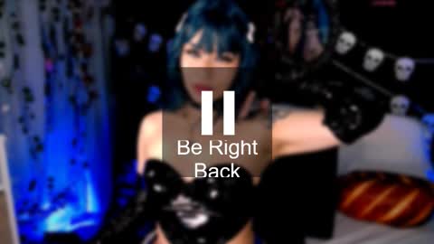 Snapshot of the_kitty_roxy chatting on November 9, 8:45 am ... ... online show from November 9, 8:45 am