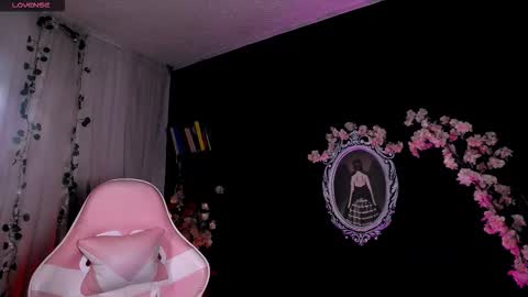 Snapshot of the_kitty_roxy chatting on March 20, 6:40 am ... ... online show from March 20, 6:40 am