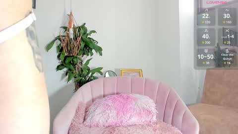 Alice and Bella online show from January 8, 8:39 pm