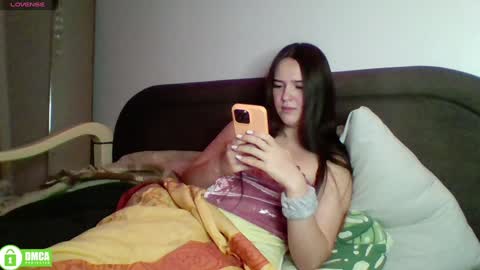 Snapshot of the_princese chatting on December 2, 10:23 pm Alice online show from December 2, 10:23 pm