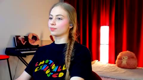 Snapshot of the_steel_magnolia_ chatting on March 18, 12:25 am Ally STREAMING ON TWITCH NOW Check my Twitter for updates online show from March 18, 12:25 am