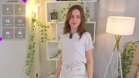 My name is Cynthia and Im very happy to see you in my sweet room  online show from June 8, 3:07 am