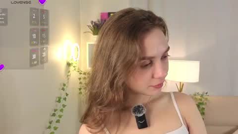 My name is Cynthia and Im very happy to see you in my sweet room  online show from June 13, 3:15 am