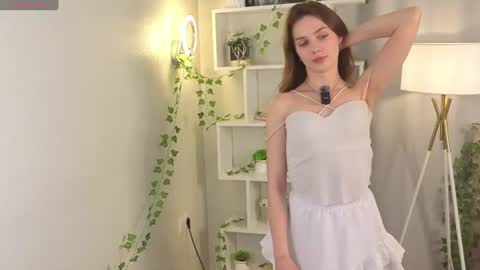 My name is Cynthia and Im very happy to see you in my sweet room  online show from June 16, 3:09 am