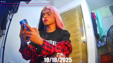 Snapshot of the_velvet_sandra chatting on October 19, 12:22 am Sandra 3 online show from October 19, 12:22 am