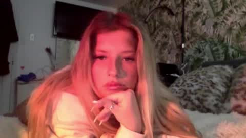 Snapshot of thealice_ chatting on May 25, 9:54 pm alicaaa online show from May 25, 9:54 pm