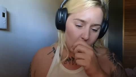 theauroramae -  online show from June 11, 10:30 pm