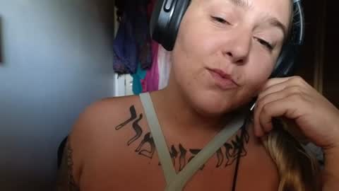 theauroramae -  online show from June 13, 3:21 pm