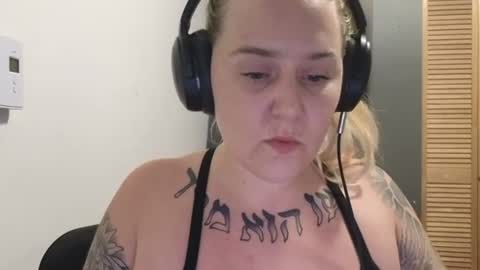 theauroramae -  online show from June 18, 4:24 am