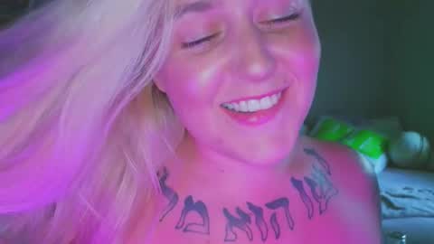 theauroramae -  online show from July 5, 3:13 am