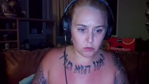 theauroramae -  online show from July 7, 6:47 am