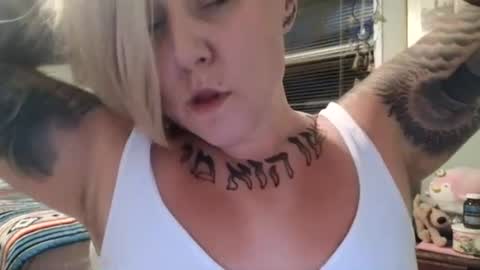 theauroramae -  online show from August 3, 4:22 am