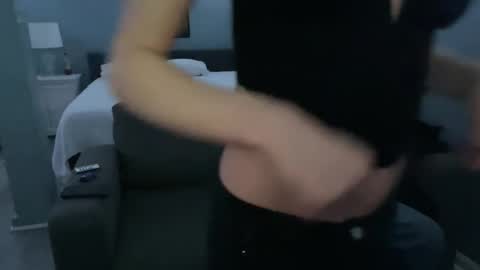 theauroravee online show from April 1, 5:52 am