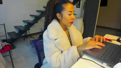 thebadwolf818 online show from July 25, 11:30 am