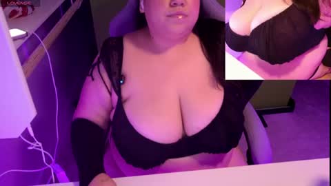 TheBouncingBetty online show from June 11, 8:40 pm