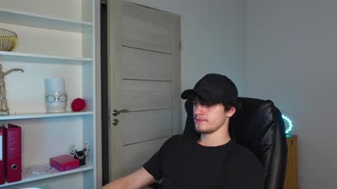 Snapshot of thebrad_holloway chatting on March 6, 6:37 pm Thebrad H online show from March 6, 6:37 pm