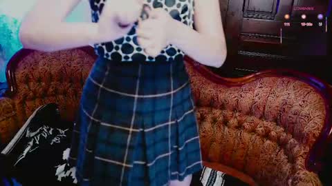 Snapshot of thecamwoman chatting on April 19, 9:50 pm Joan online show from April 19, 9:50 pm