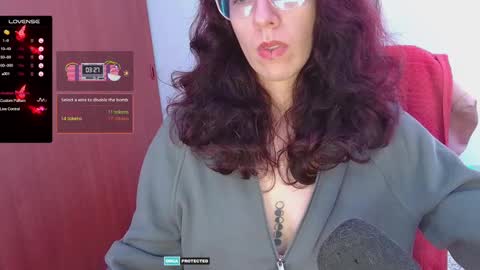 Snapshot of thecherry_paulette chatting on February 21, 2:39 am Paulette online show from February 21, 2:39 am
